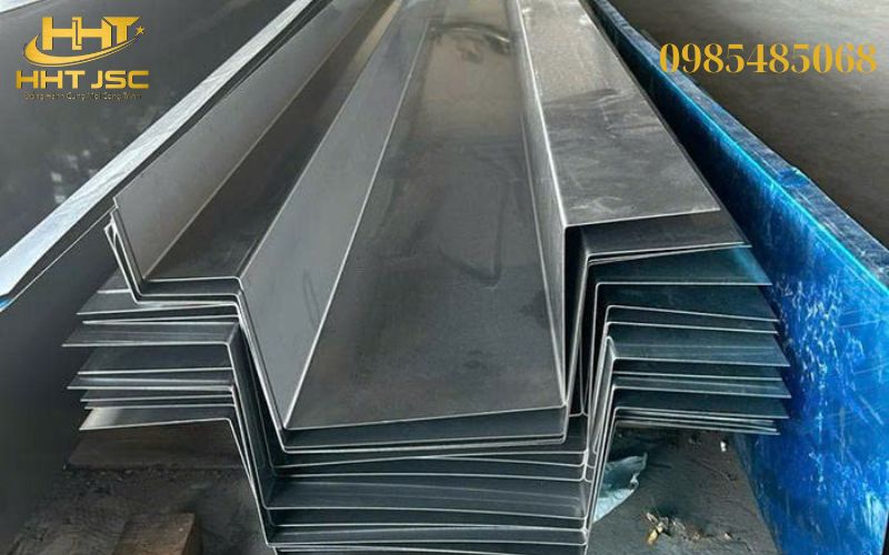 Lắp đặt máng xối cho mái