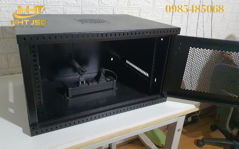 Tủ có lỗ đi dây gọn gàng