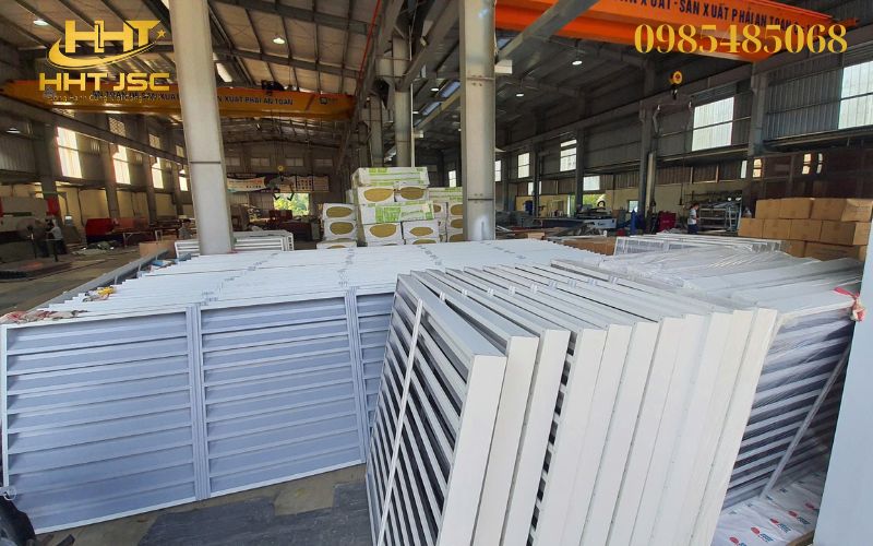 HHT JSC sản xuất cửa chớp lật số lượng lớn