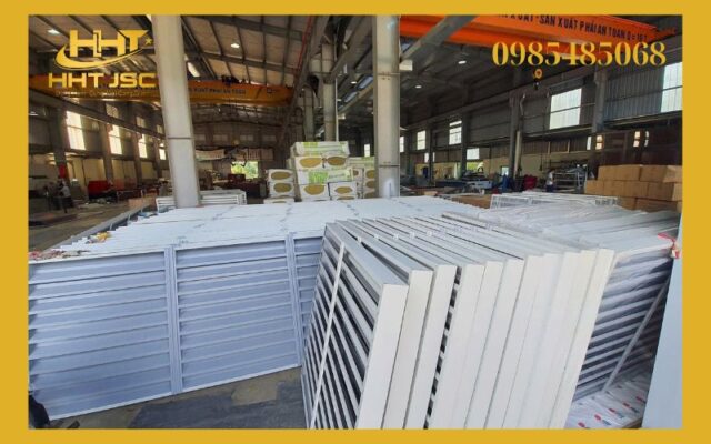 Cửa chớp thép trắng