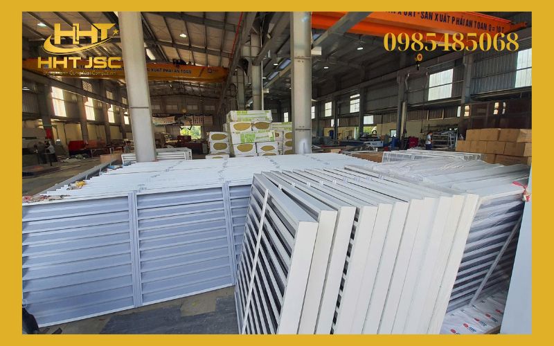 Cửa chớp thép trắng